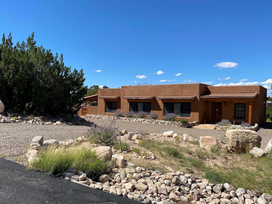 9 Tres Primas, Placitas, NM 87043 - photo 1