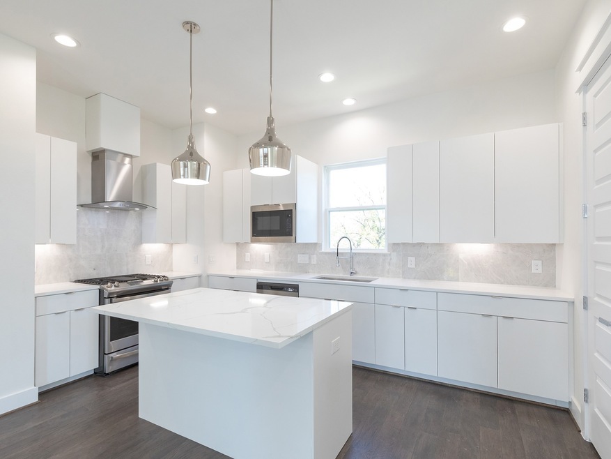 4718 Independence Heights Ln, Houston, TX 77018 - photo 1