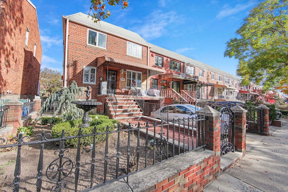 61-11 69th Place unit 1, Flushing, NY 11379 - photo 1