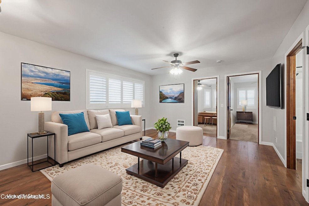 11.jpg-FULL - Living Room - Standard - 2