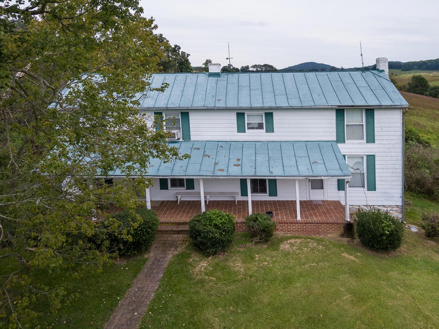 388 Love Field Ln, Buena Vista, VA 24416 - photo 1