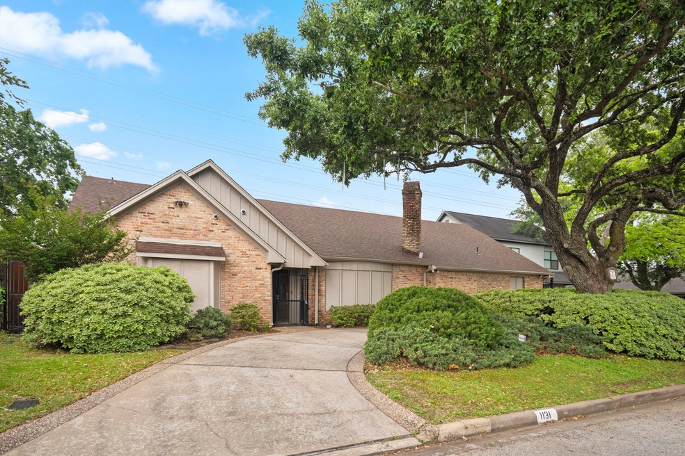 1131 Gardendale Dr, Houston, TX 77018 - photo 1