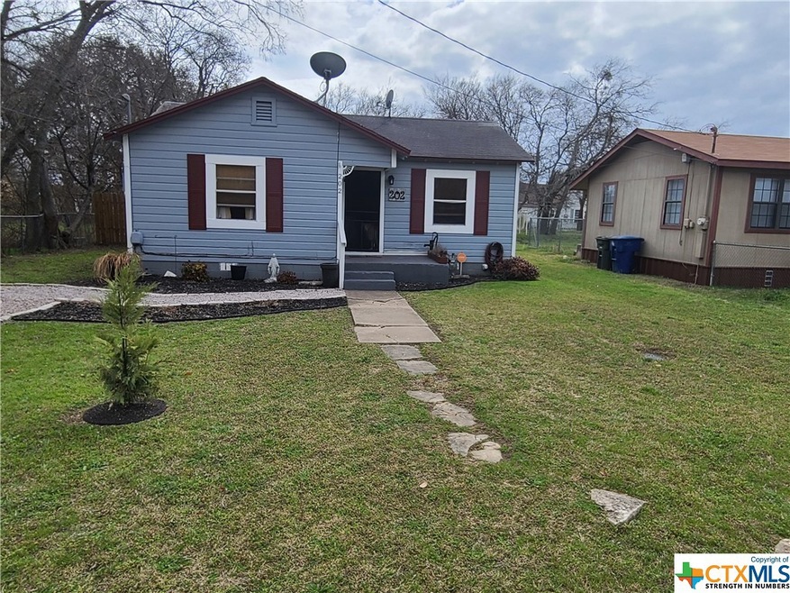 202 E Washington Ave, Copperas Cove, TX 76522 - photo 1