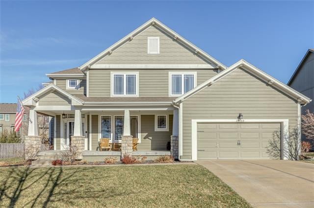 Great Curb Appeal. 3 Car Tandem Garage