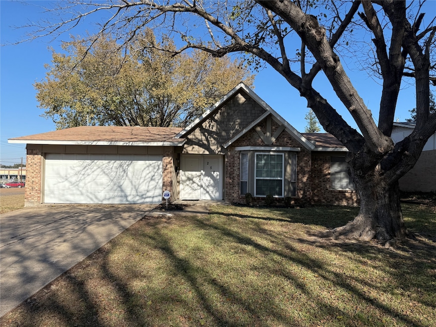 250 N Bryan Cir, Mesquite, TX 75149 - photo 1