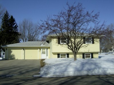 Front of Home<|><|>