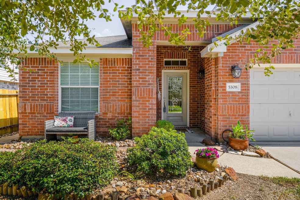 5308 Carmichael Cir, Alvin, TX 77511 - photo 1