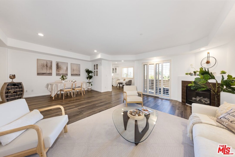 11766 W Sunset Blvd unit 302, Los Angeles, CA 90049 - photo 1