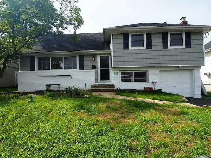 315 E Lexington Ave, Oceanside, NY 11572 - photo 1