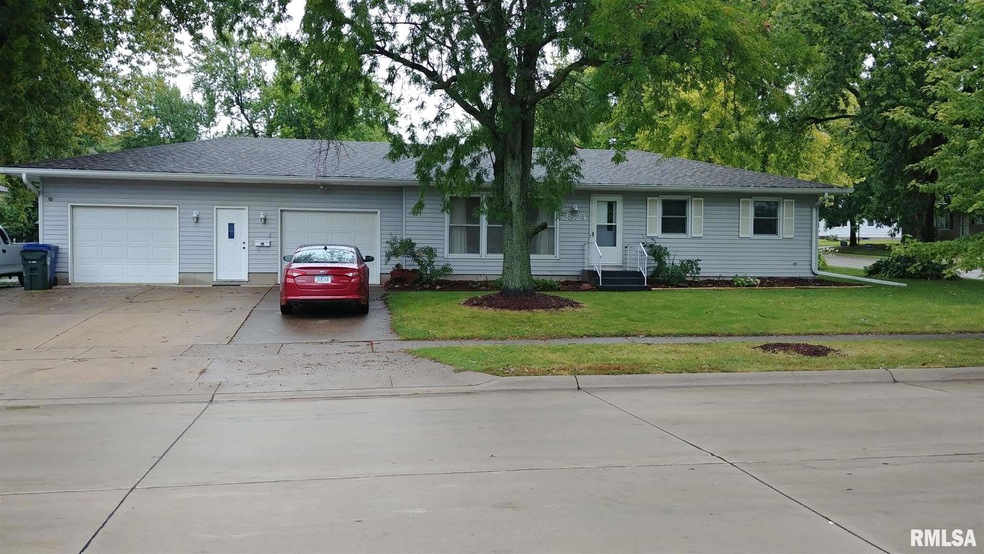 2824 E 32nd St, Davenport, IA 52807 - photo 1