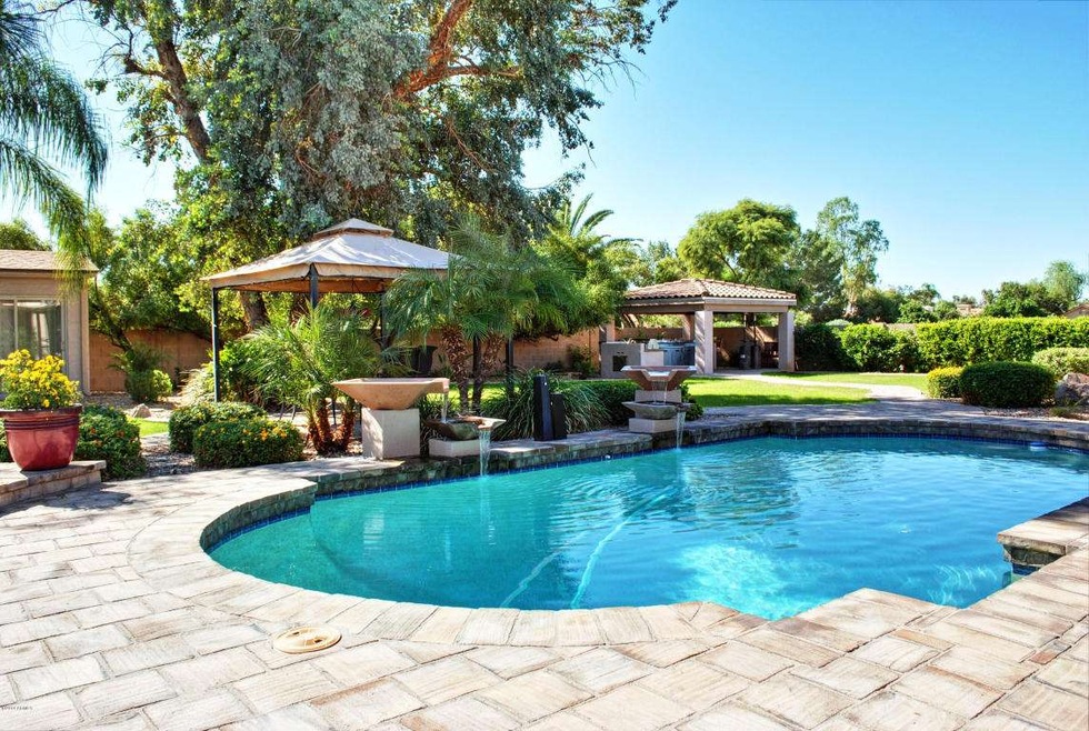 Wagoner- Sparkling pool