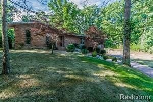 2003 Shore Hill Dr, West Bloomfield, MI 48323 - photo 1