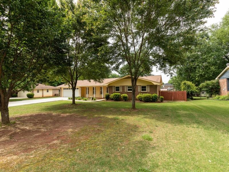 833 Denise Ct, Stone Mountain, GA 30087 - photo 1