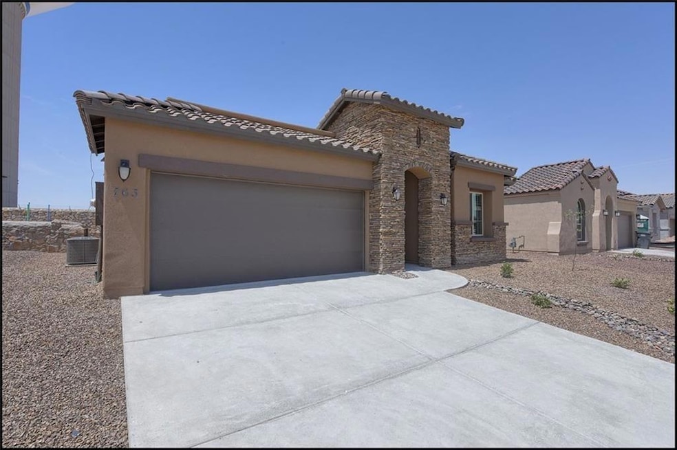 808 Oxfordshire St, Horizon City, TX 79928 - photo 1