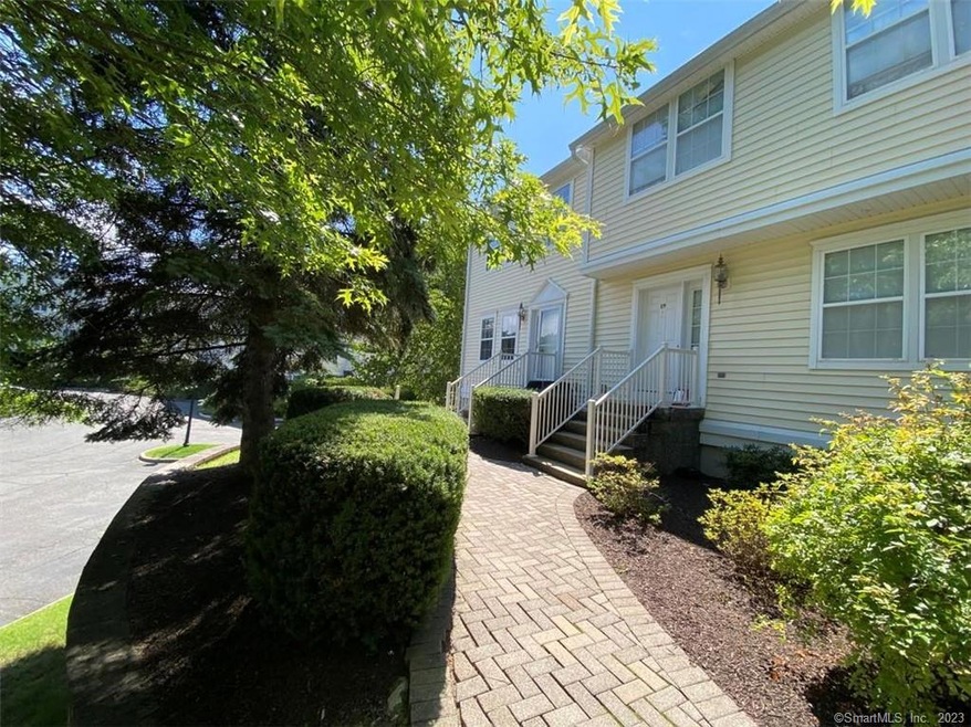 633 Danbury Rd unit 18, Ridgefield, CT 06877 - photo 1