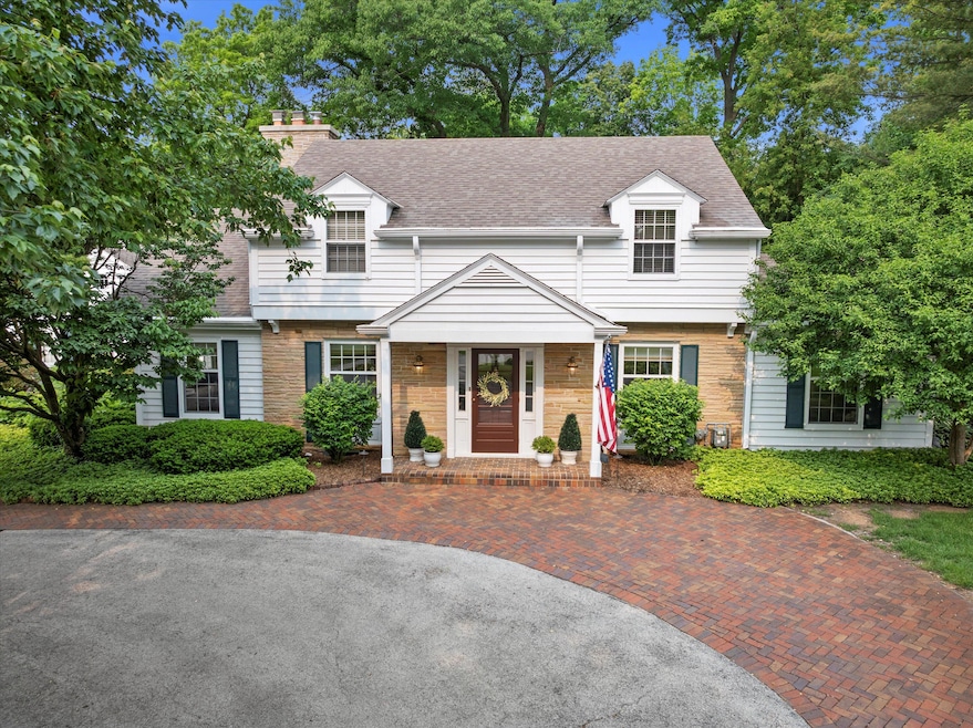 885 Grandview Dr, Elm Grove, WI 53122 - photo 1