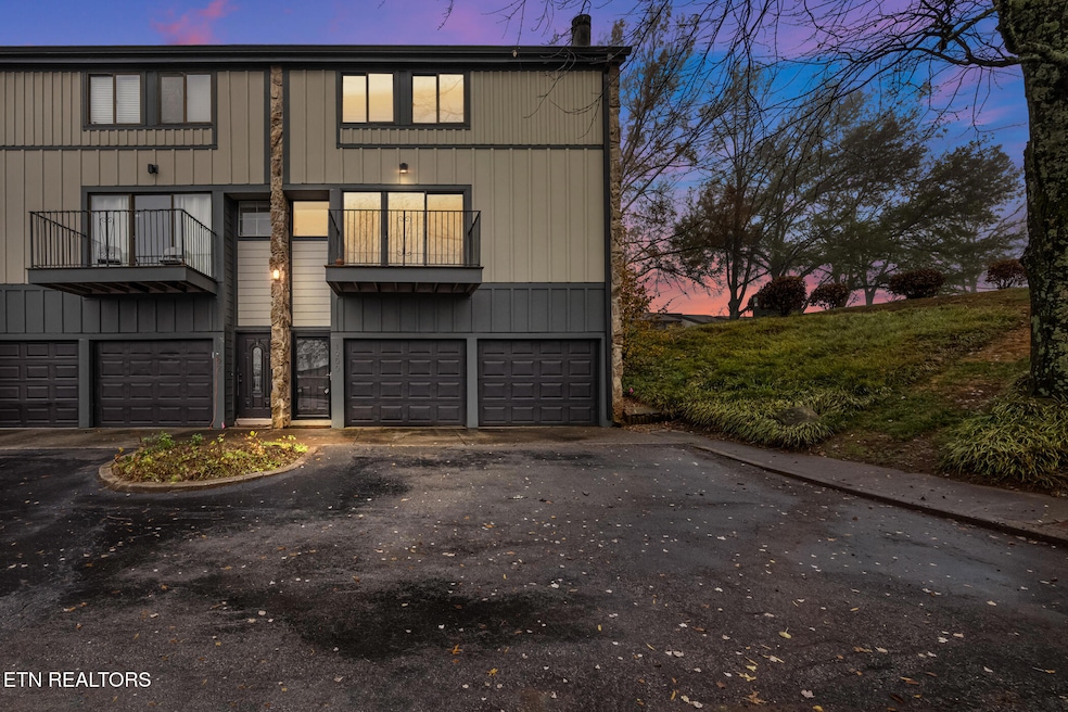 1900 Cherokee Bluff Dr, Knoxville, TN 37920 - photo 1