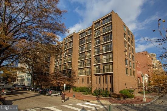 1001 26th St NW unit 401, Washington, DC 20037 - photo 1