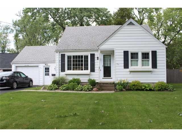 Exterior Front Great curb appeal, huge village lot