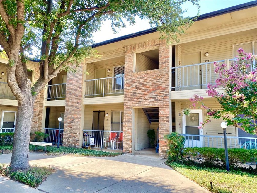 222 N Center St unit 207, Grand Prairie, TX 75050 - photo 1
