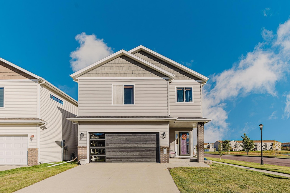 Pending $359,900 • Co-Listing Agent