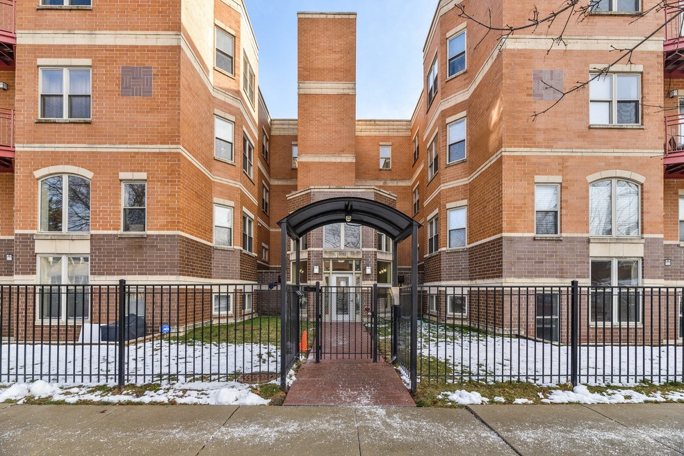 6015 N Mozart St unit 104, Chicago, IL 60659 - photo 1