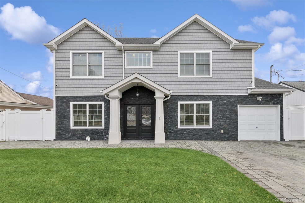 Pending $1,185,000 • Co-Listing Agent