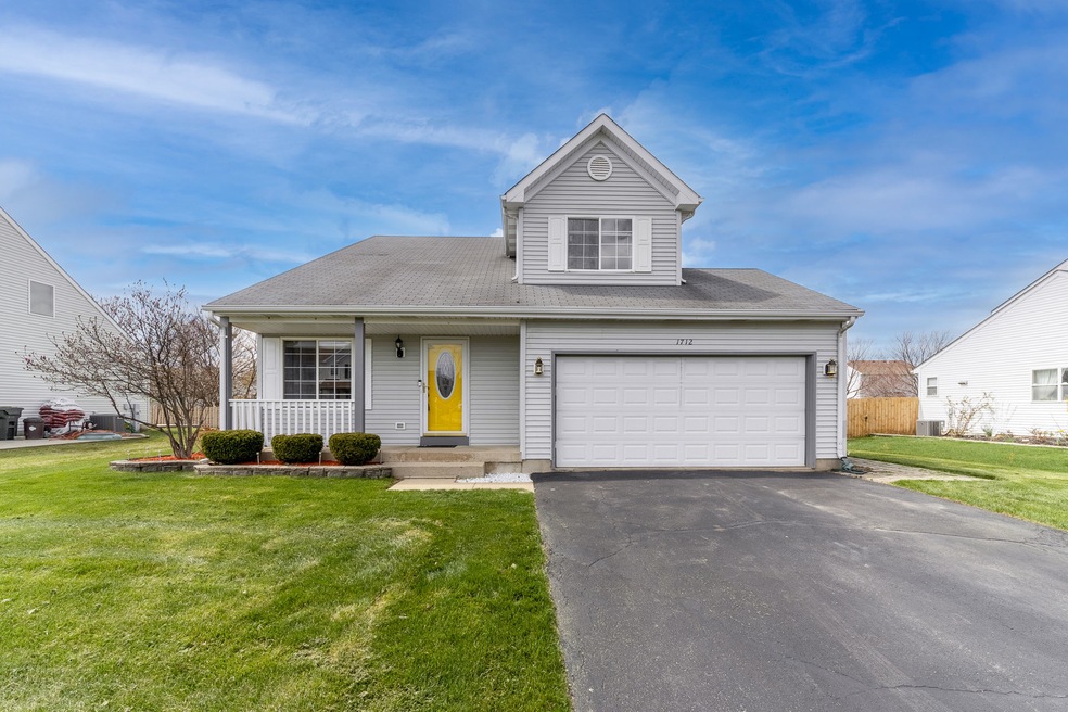 1712 Sunshine Ln, Zion, IL 60099 - photo 1