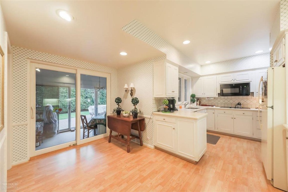 280 Grosse Pointe Blvd, Grosse Pointe Farms, MI 48236 - photo 1