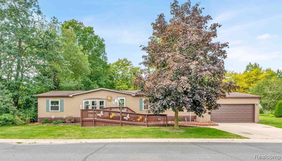 2015 Plum St, Clarkston, MI 48348 - photo 1
