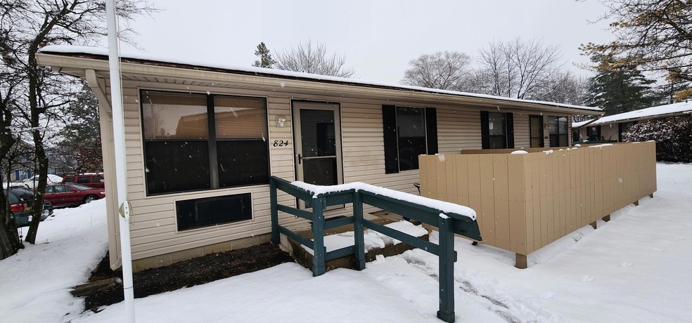 824 Pipers Run Ct, Columbus, OH 43228 - photo 1