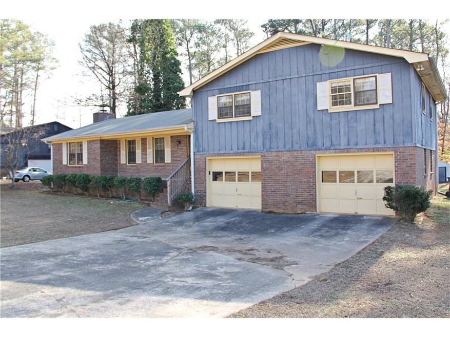 Turn-key ready 3BD/2BA split-level in Pope school 