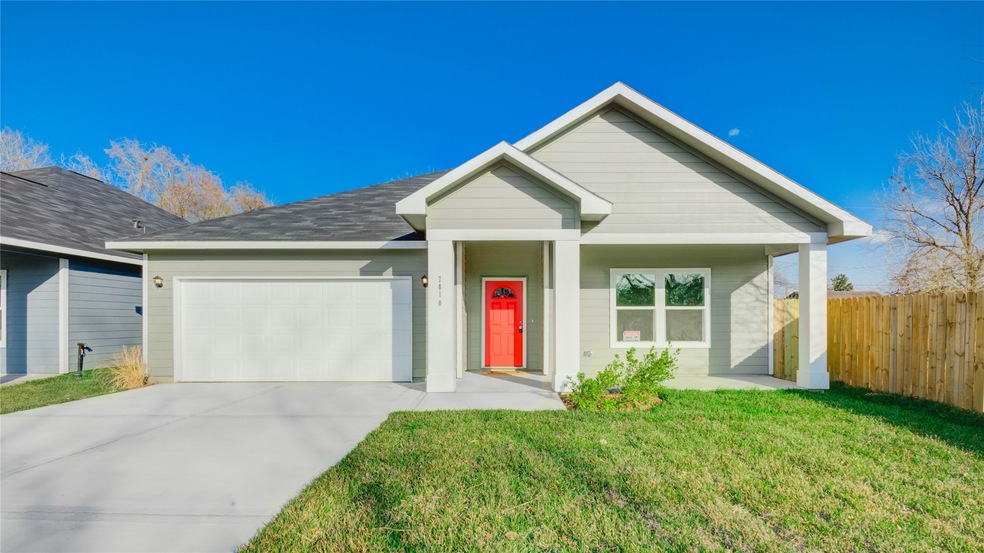 7810 Hanfro Ln, Houston, TX 77088 - photo 1