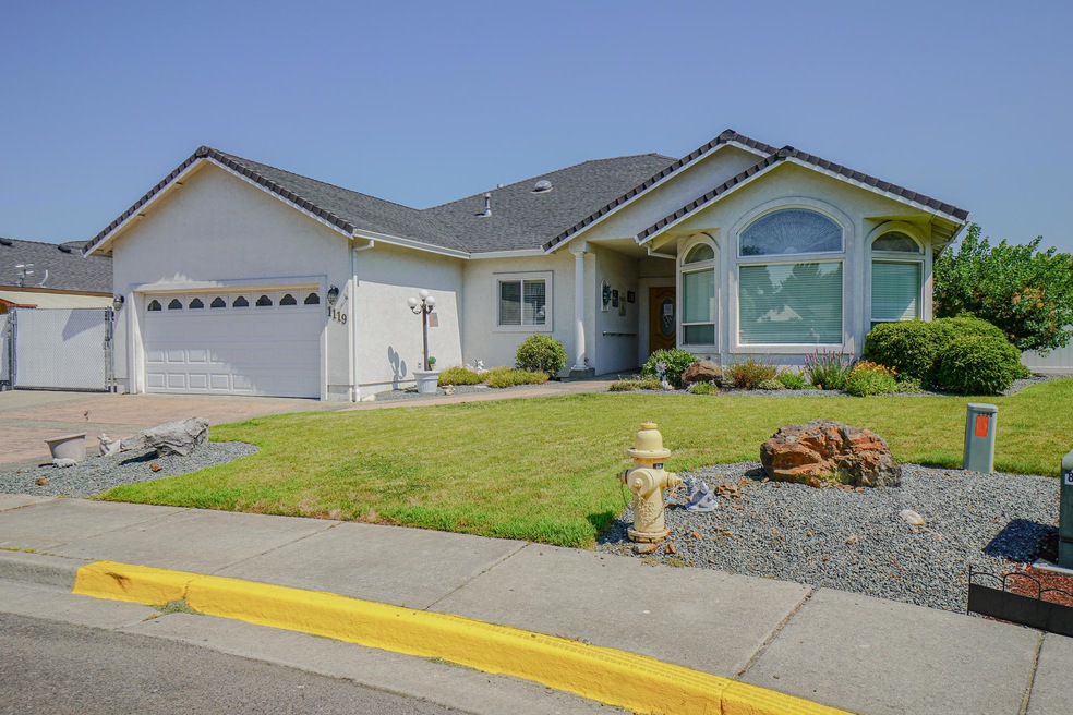 1119 Paisley Ct, Central Point, OR 97502 - photo 1