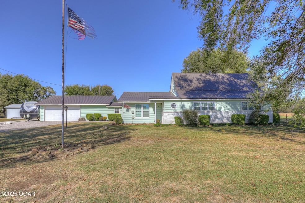 3617 SW Center Rd, Columbus, KS 66725 - photo 1