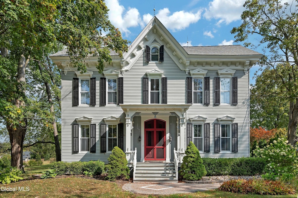 Pending $1,250,000 • Co-Listing Agent