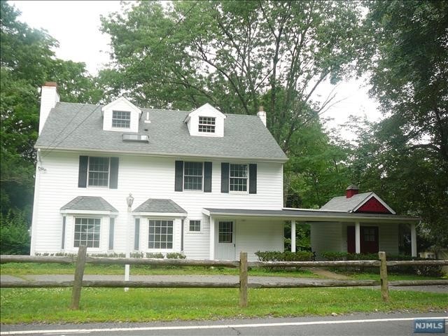 574 W Saddle River Rd, Upper Saddle River, NJ 07458 - photo 1