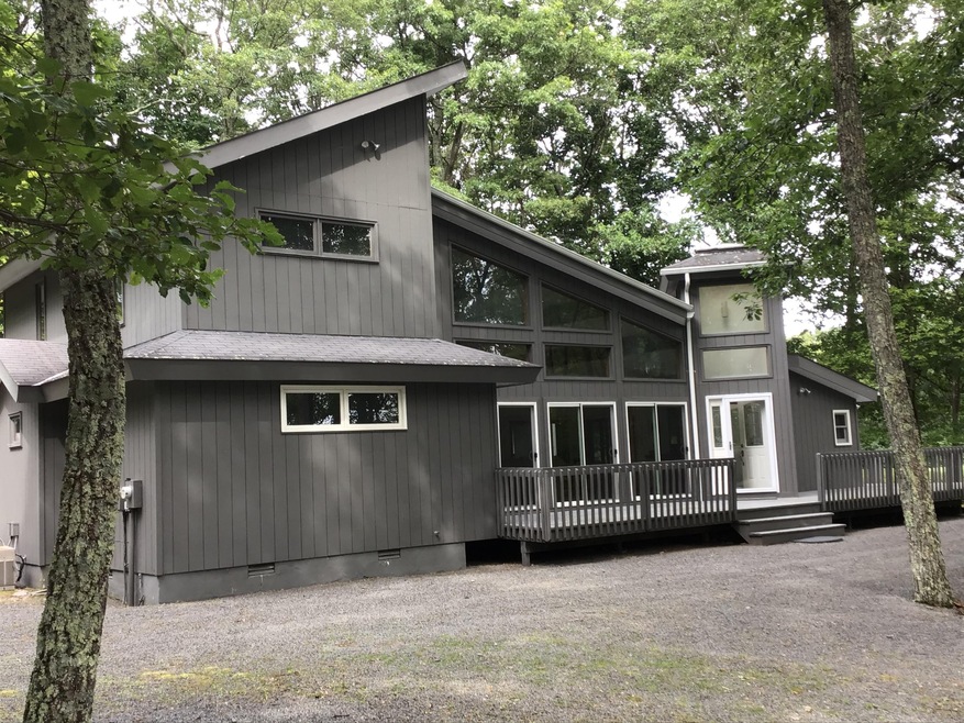 219 Broadmoor Dr, Hawley, PA 18428 - photo 1