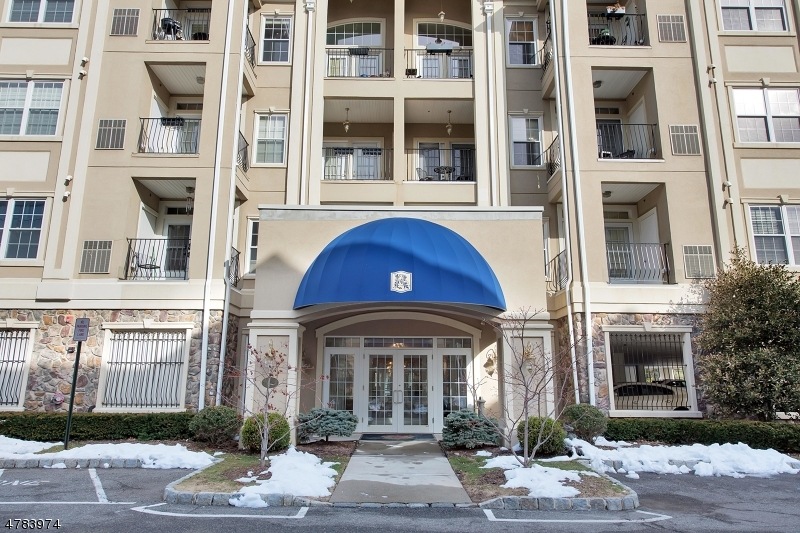 9302 Ravenscroft Rd, Clifton, NJ 07013 - photo 1