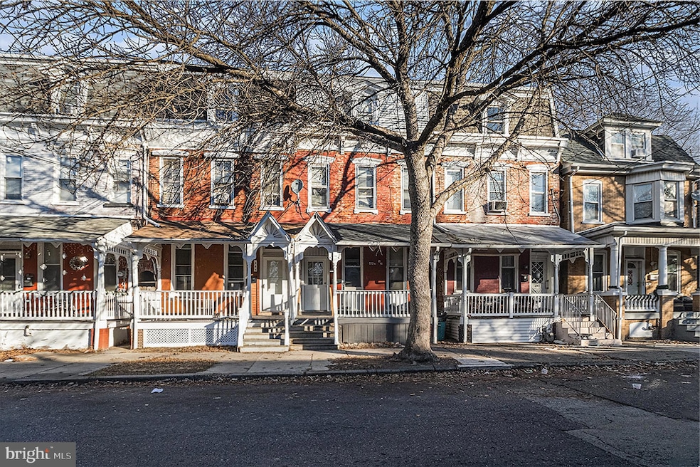 443 1/2 Walnut St, Pottstown, PA 19464 - photo 1