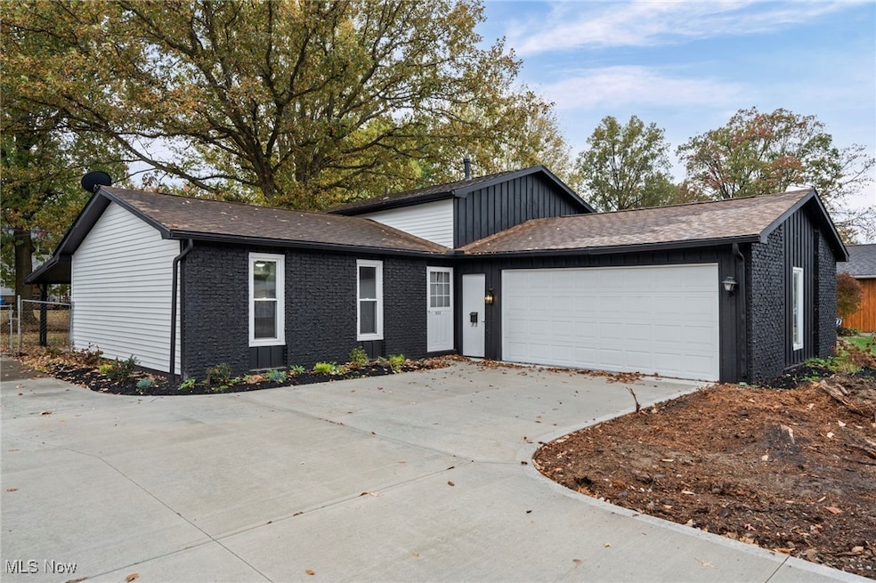 1423 Narragansett Blvd, Lorain, OH 44053 - photo 1