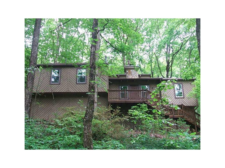 Exterior Front. Front view...no maintenance yard!