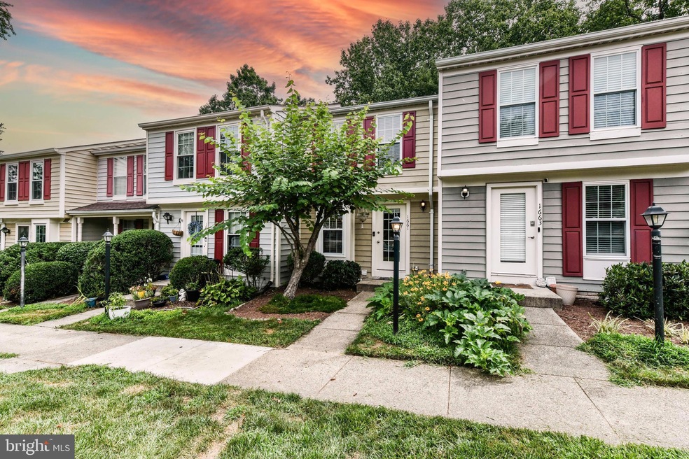 1661 Fieldthorn Dr, Reston, VA 20194 - photo 1