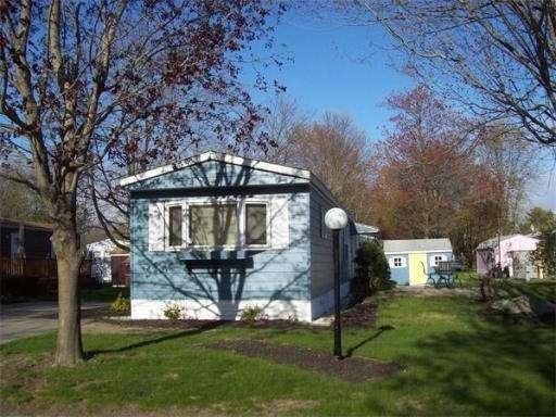 76 Lillian Ave, Seabrook, NH 03874 - photo 1