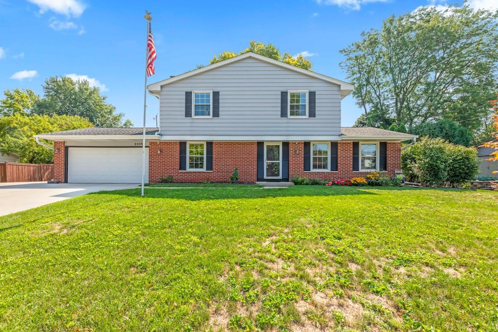 2305 Saratoga Rd, Waukesha, WI 53186 - photo 1