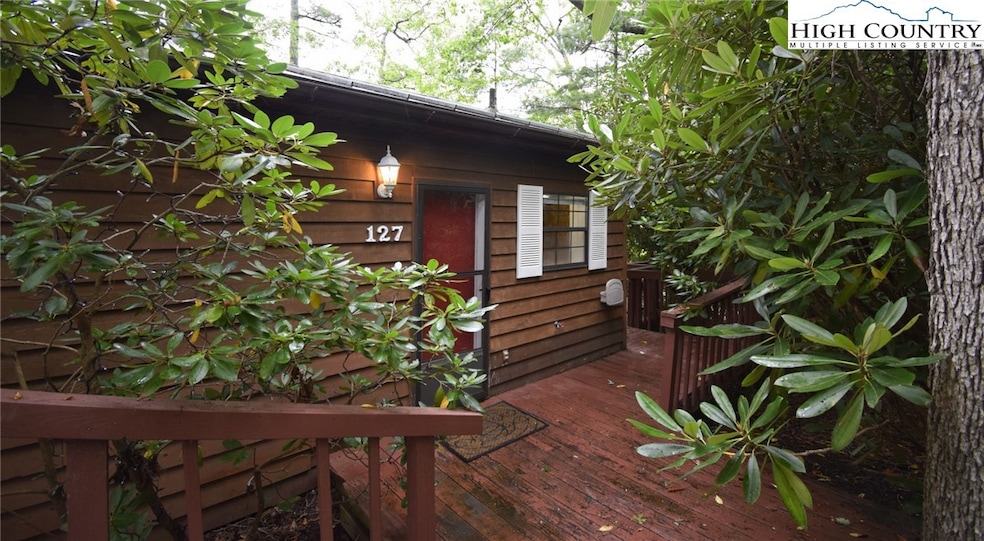 Cute Linville Land Harbor cottage