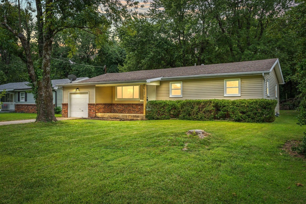 2-web-or-mls-2930 E Southeast Circle, Sp