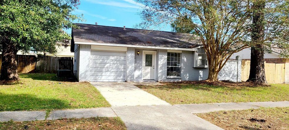 10823 Thorncliff Dr, Humble, TX 77396 - photo 1