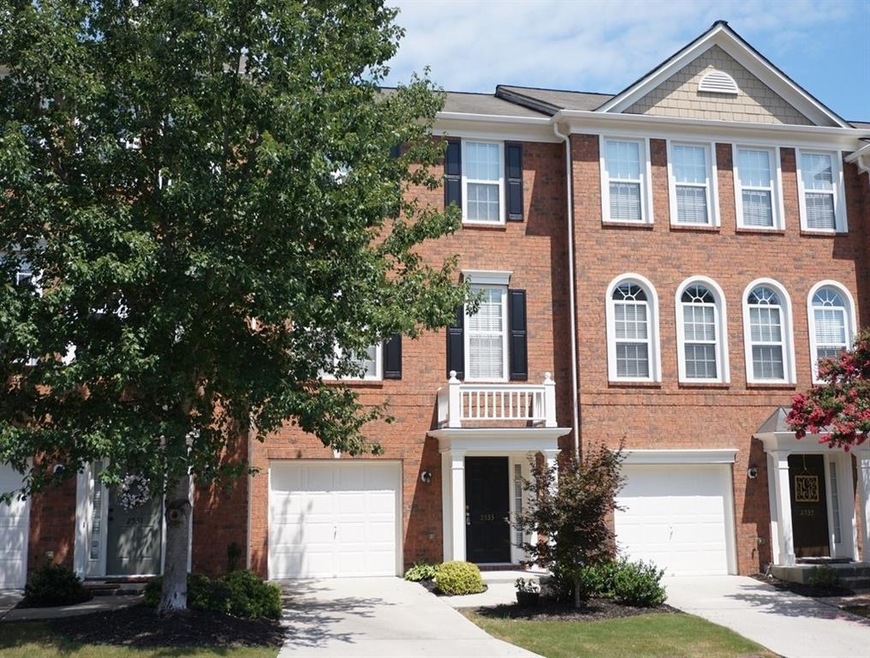 Great townhome in Chadsworth!