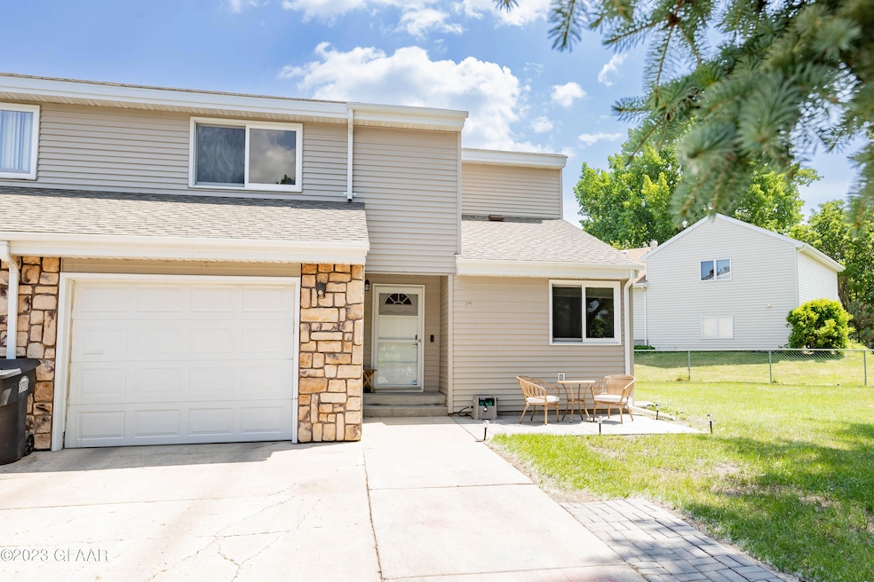 24 Vail Cir, Grand Forks, ND 58201 - photo 1